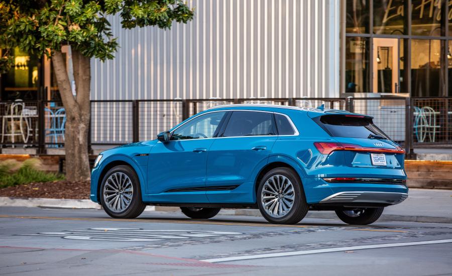  Audi e-tron 55 Quattro 2019 года  (NA) (фото 6 из 40)